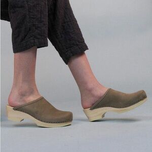 No. 6 Tan Leather Clogs